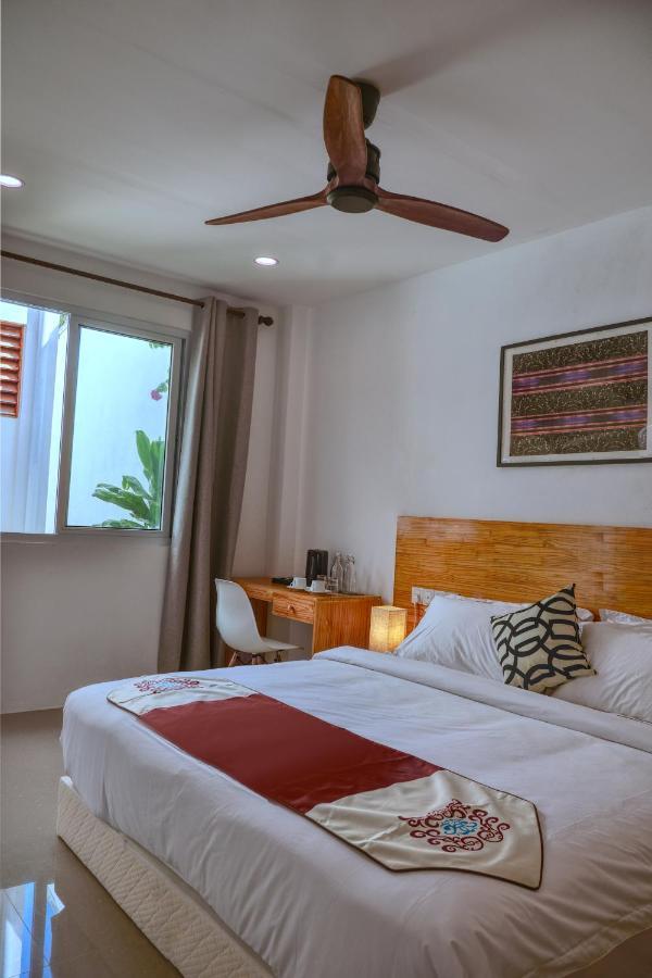 Island Ambience Hotel Maafushi Bagian luar foto